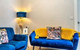 Saxon Rose Apartment